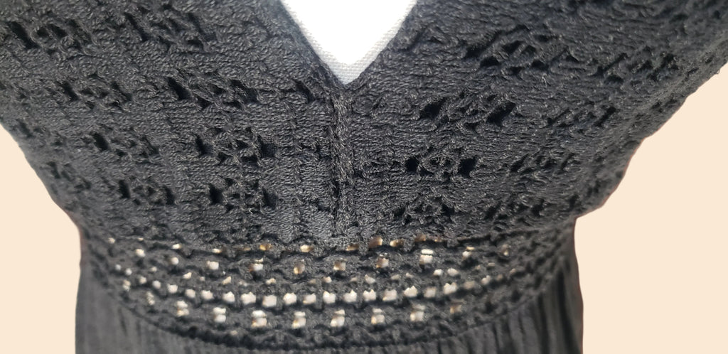 V-Neck closeup